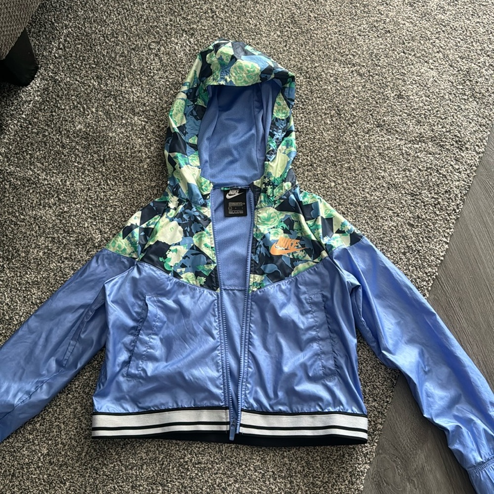 Girls size Large Nike bomber jacket.
